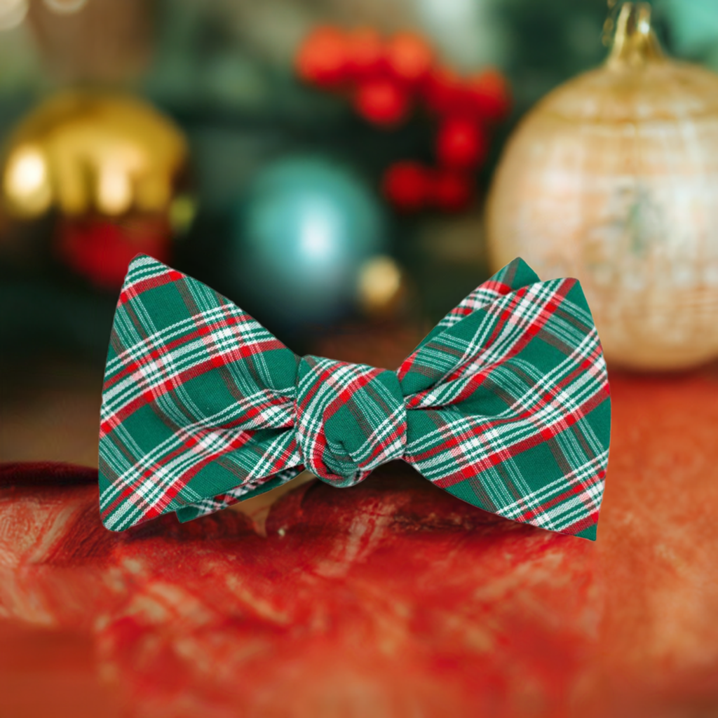 Green Holiday Plaid Bow Tie